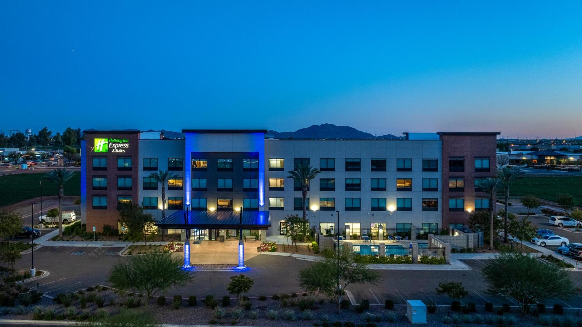 Holiday Inn Express & Suites - Gilbert - Mesa Gateway Airport Екстериор снимка