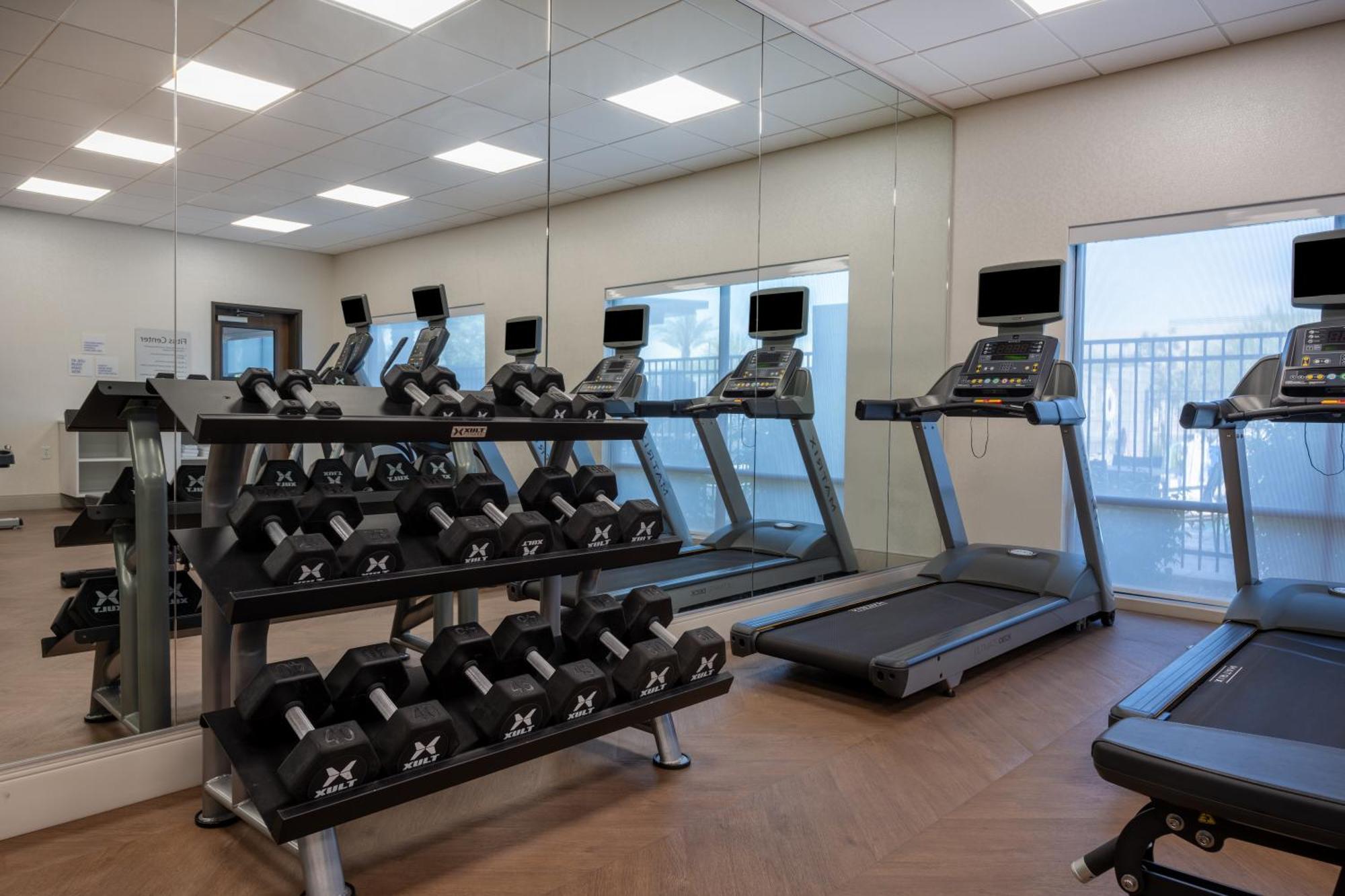 Holiday Inn Express & Suites - Gilbert - Mesa Gateway Airport Екстериор снимка
