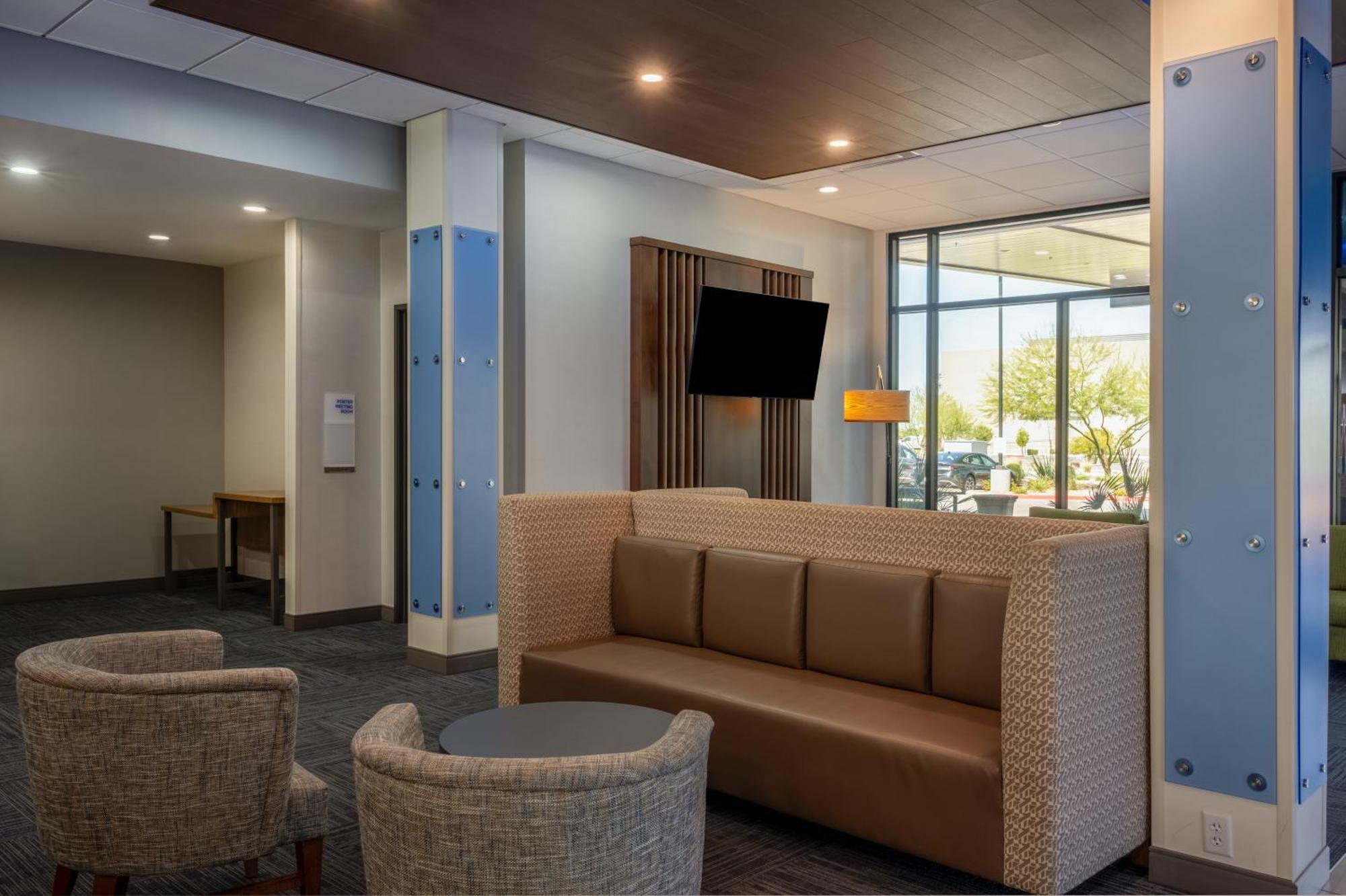 Holiday Inn Express & Suites - Gilbert - Mesa Gateway Airport Екстериор снимка