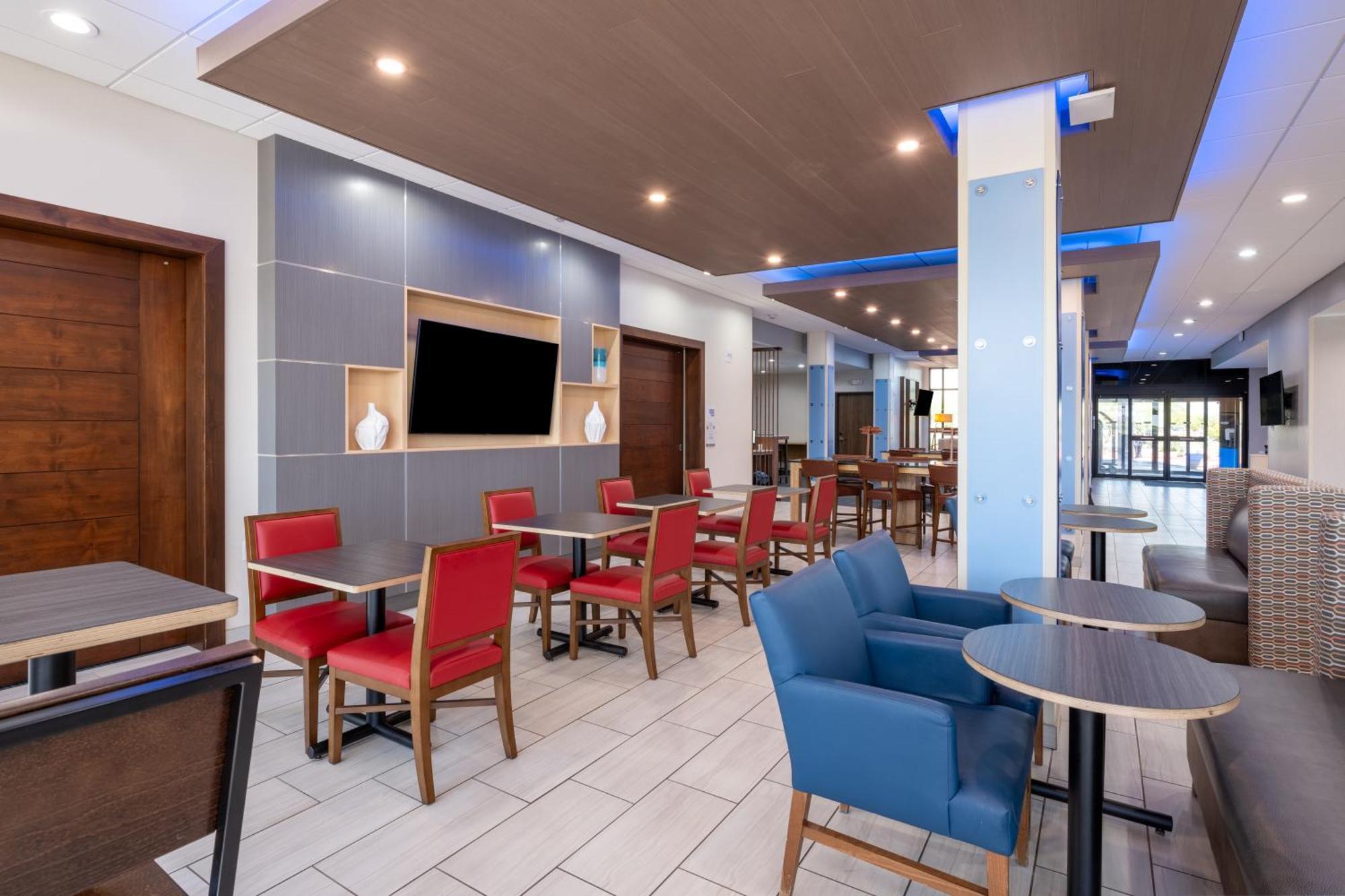 Holiday Inn Express & Suites - Gilbert - Mesa Gateway Airport Екстериор снимка